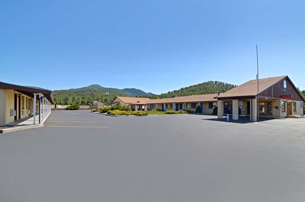 Super 8 By Wyndham Williams West Route 66 - Grand Canyon Area Eksteriør billede